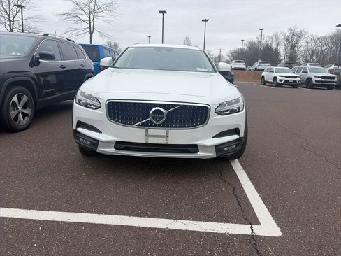 Used 2017 Volvo V90 T6 Cross Country image 3