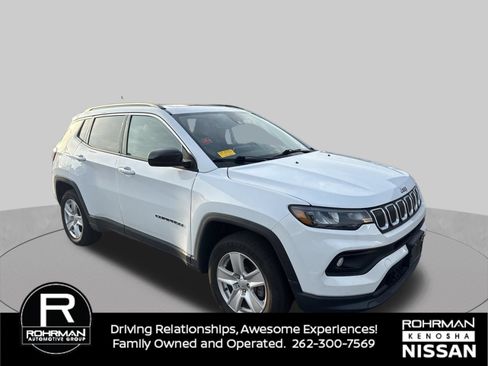 Used 2022 Jeep Compass Latitude w/ Sun and Sound Group AWD/4WD image 8