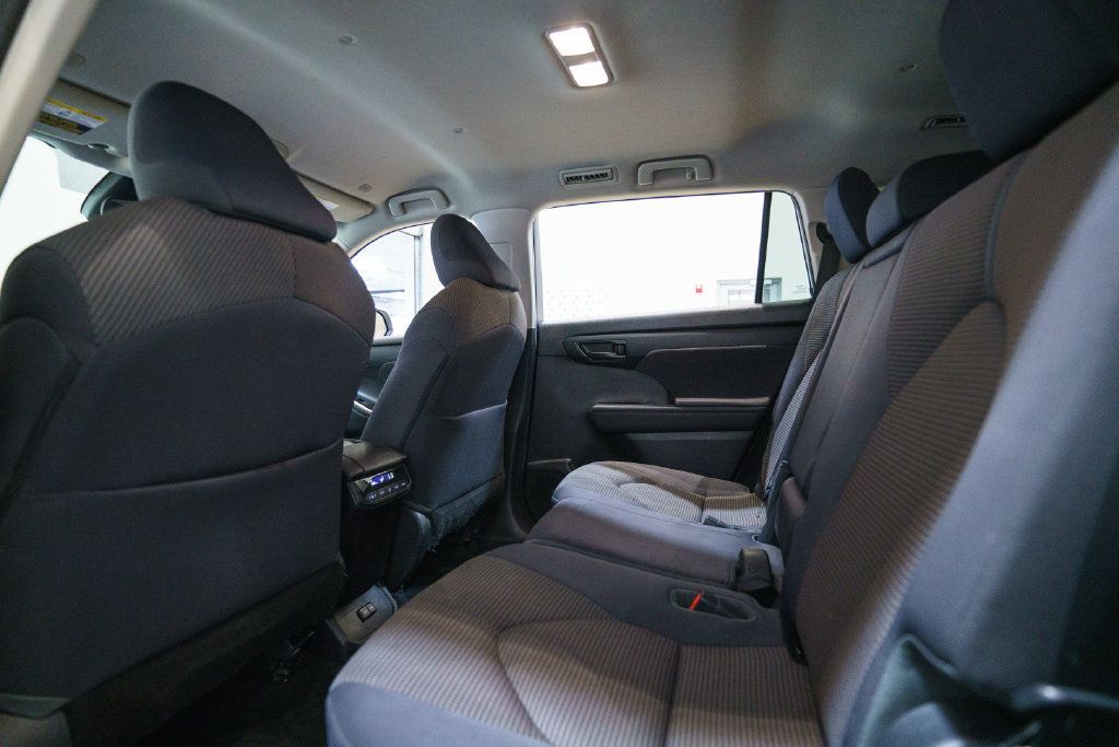 Used 2023 Toyota Highlander LE FWD image 28