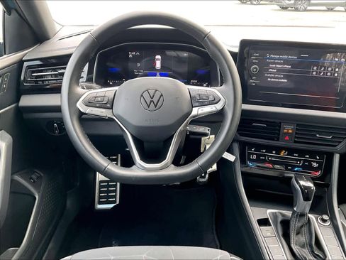 Used 2025 Volkswagen Jetta Sport image 17