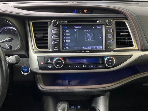 Used 2017 Toyota Highlander Limited Platinum image 17