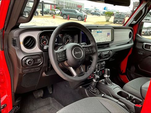 Used 2025 Jeep Wrangler Unlimited Sport AWD/4WD image 16
