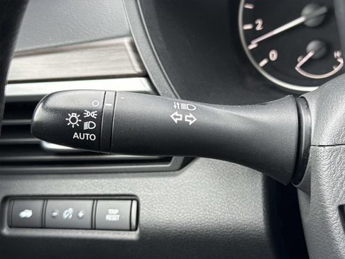 Used 2024 Nissan Altima 2.5 SV image 16