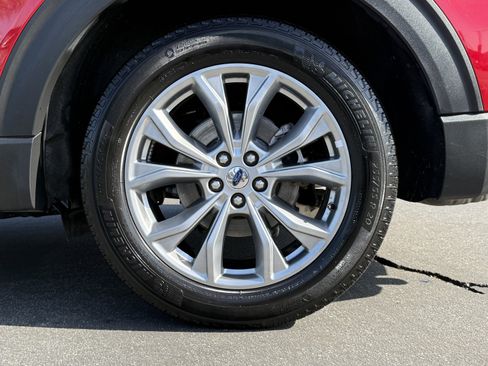 Used 2024 Ford Explorer Limited image 12