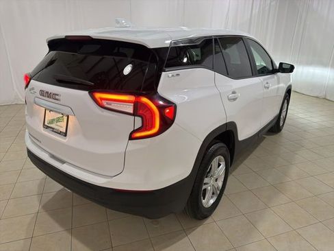 Used 2024 GMC Terrain SLE image 4
