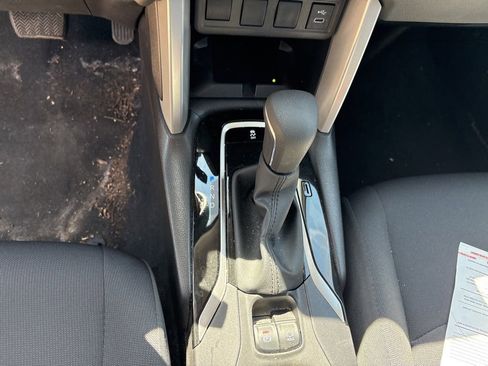Used 2025 Toyota Corolla Cross LE image 18