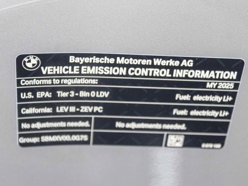 Certified 2025 BMW i7 eDrive50 w/ Premium Package image 28