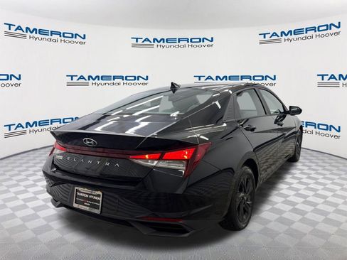 Used 2023 Hyundai Elantra SEL w/ Preferred Accessory Package FWD image 5