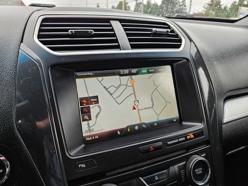 Used 2016 Ford Explorer XLT w/ Equipment Group 202A AWD/4WD image 24