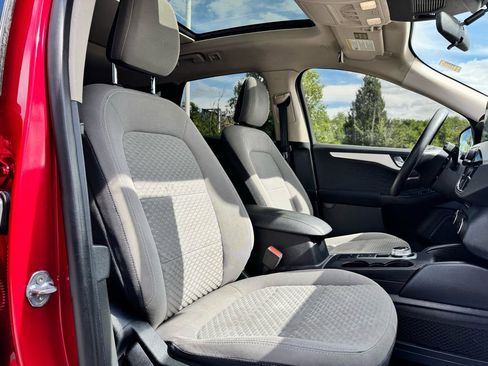 Used 2020 Ford Escape SE image 30
