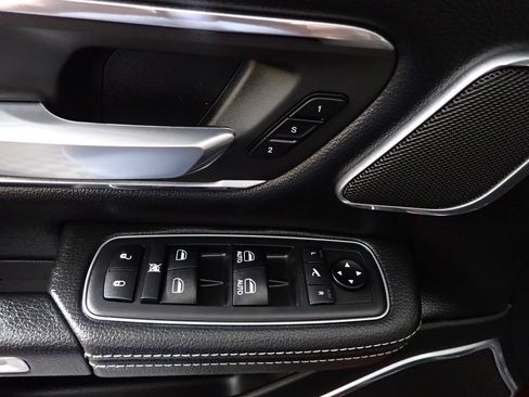 Used 2019 RAM 1500 Laramie AWD/4WD image 19