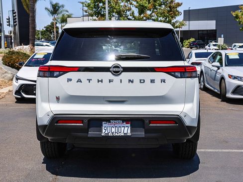 Used 2025 Nissan Pathfinder S FWD image 8