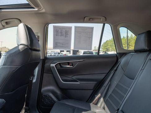 Used 2020 Toyota RAV4 XLE Premium FWD image 18