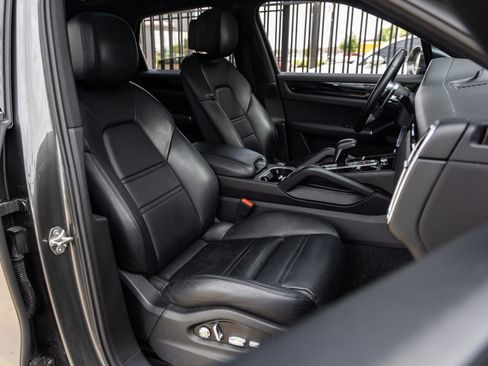 Certified 2019 Porsche Cayenne image 39