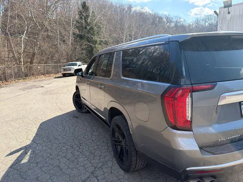 Used 2021 GMC Yukon XL Denali w/ LPO, Illumination Package image 3