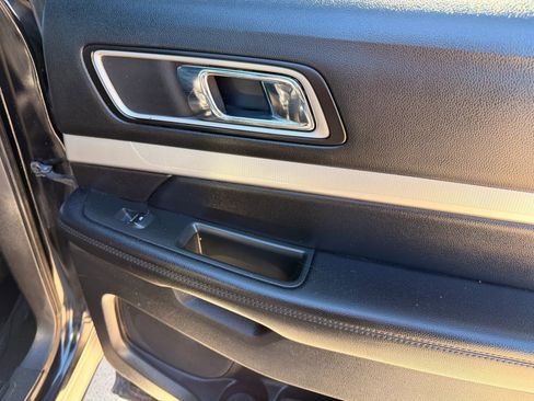 Used 2016 Ford Explorer XLT w/ Equipment Group 202A image 27