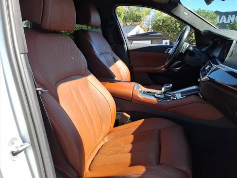 Used 2022 BMW X6 xDrive40i w/ Executive Package image 8