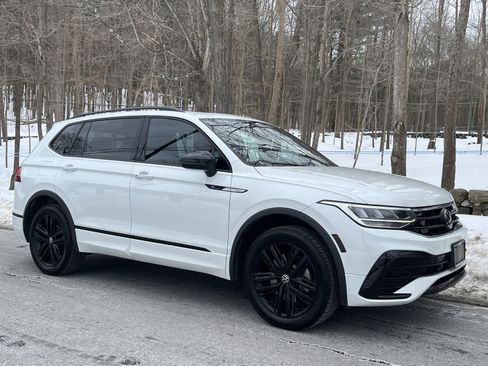 Used 2022 Volkswagen Tiguan SE R-Line image 19