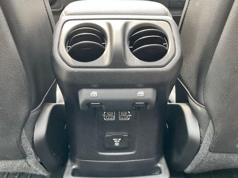 Used 2019 Jeep Wrangler Unlimited Rubicon AWD/4WD image 39