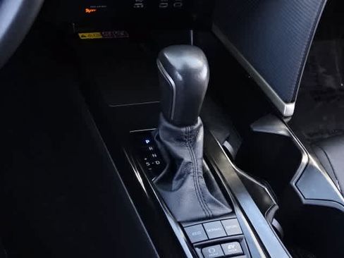 Used 2025 Toyota Camry SE FWD image 33