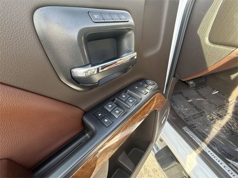 Used 2019 Chevrolet Silverado 2500 High Country w/ Duramax Plus Package image 13