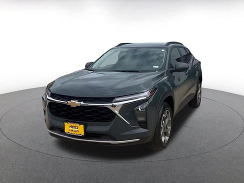 Used 2025 Chevrolet Trax LT FWD image 7