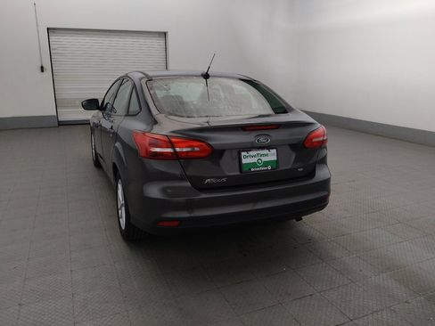 Used 2018 Ford Focus SE FWD image 6