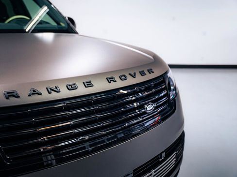 Used 2024 Land Rover Range Rover SV AWD/4WD image 16