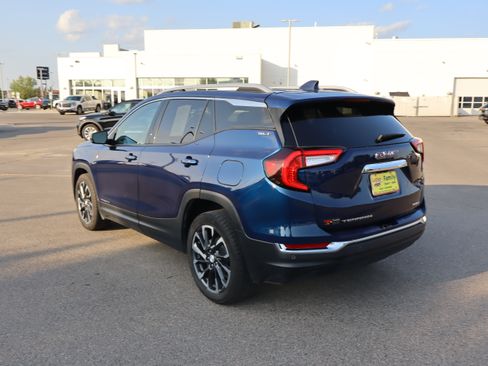 Used 2022 GMC Terrain SLT w/ Infotainment Package II AWD/4WD image 5
