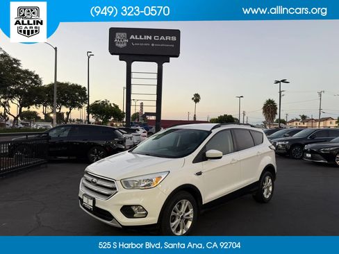 Used 2018 Ford Escape SE FWD image 1