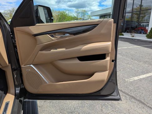 Used 2020 Cadillac Escalade Platinum AWD/4WD image 32