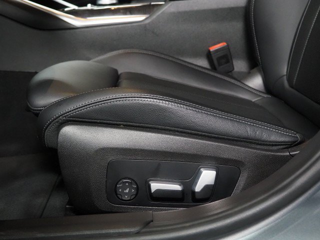Used 2023 BMW 330i Sedan w/ Parking Assistance Package RWD image 61