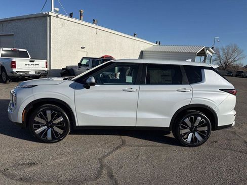 New 2026 Mitsubishi Outlander SE FWD image 4