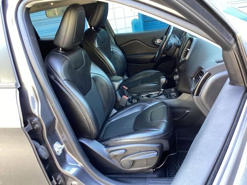 Used 2019 Jeep Cherokee Latitude Plus image 32