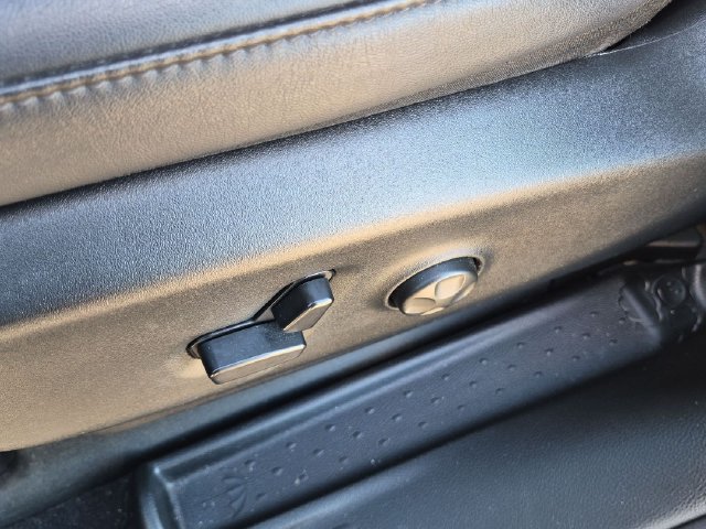 Used 2026 Chrysler Pacifica Select FWD image 12