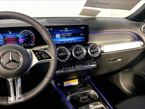 New 2026 Mercedes-Benz GLB 250 4MATIC image 8