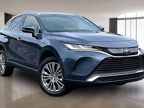 Used 2021 Toyota Venza XLE w/ Softex Package AWD/4WD image 3