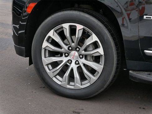 Used 2021 GMC Yukon XL Denali w/ LPO, Illumination Package image 9