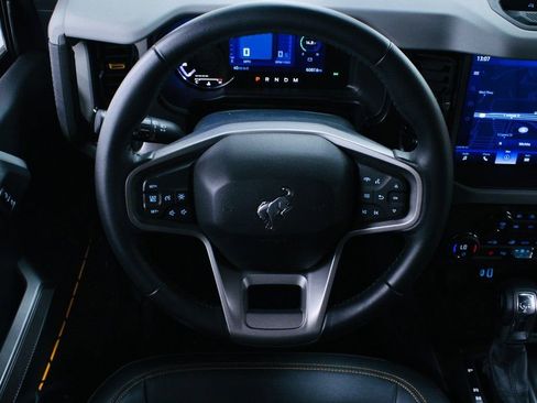 Used 2023 Ford Bronco Badlands image 10