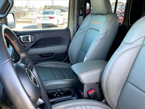 Used 2025 Jeep Gladiator Mojave image 18