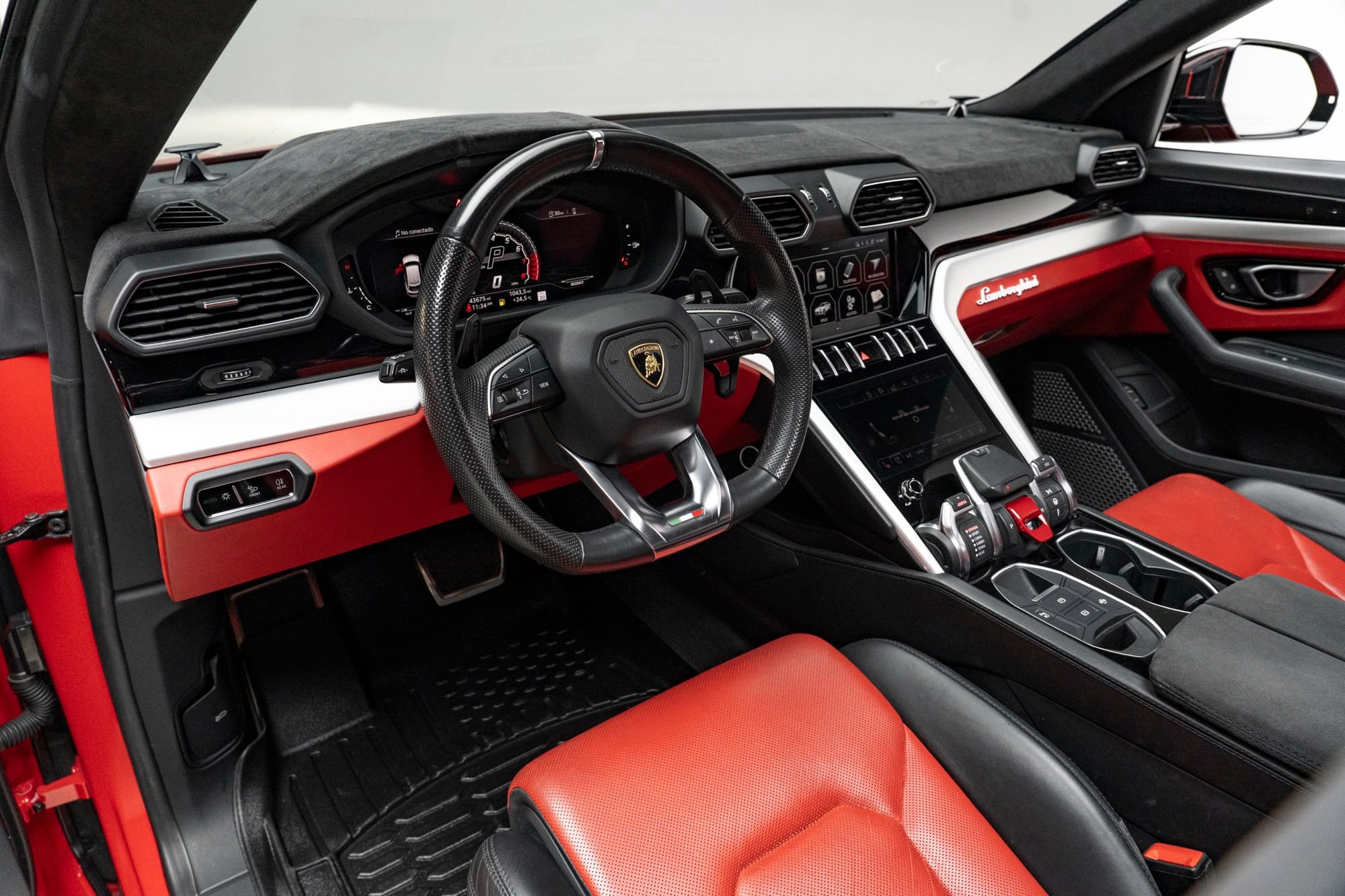 Used 2020 Lamborghini Urus AWD/4WD image 12