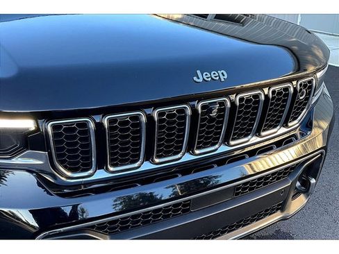 Used 2023 Jeep Grand Cherokee Overland w/ Advanced Protech Group III image 30