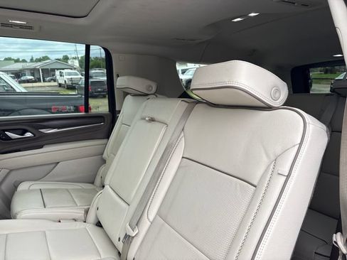 Used 2022 GMC Yukon XL Denali AWD/4WD image 10