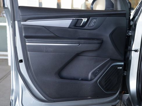 Used 2025 Buick Enclave Preferred image 23