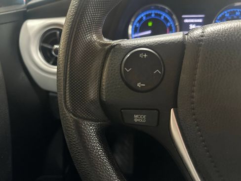 Used 2017 Toyota Corolla LE FWD image 21