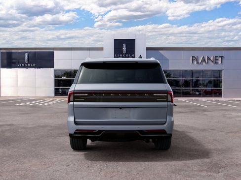 New 2027 Lincoln Navigator Reserve RWD image 7