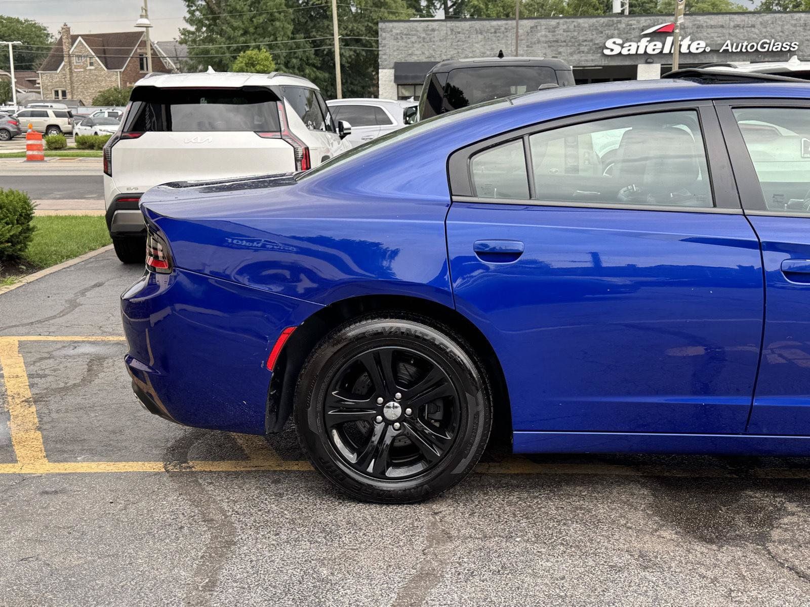 Used 2021 Dodge Charger SXT w/ Leather Interior Group RWD image 9