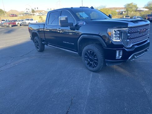 Used 2022 GMC Sierra 3500 Denali w/ Denali Black Diamond Edition image 5