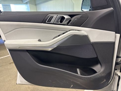 Used 2023 BMW X5 xDrive40i w/ Premium Package image 10