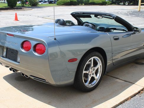 Used 2004 Chevrolet Corvette Convertible w/ Preferred Equipment Group RWD image 4